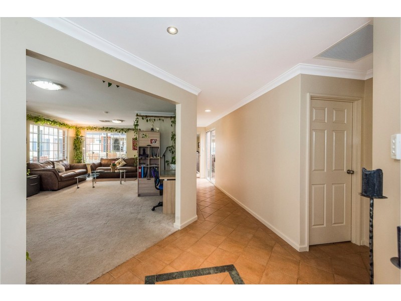 9 Santalum Retreat, Canning Vale WA 6155