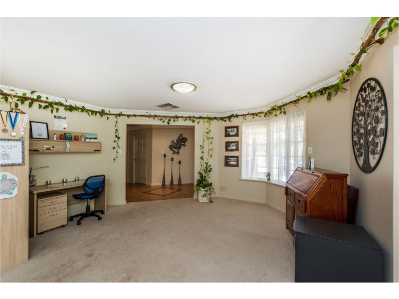 9 Santalum Retreat, Canning Vale WA 6155