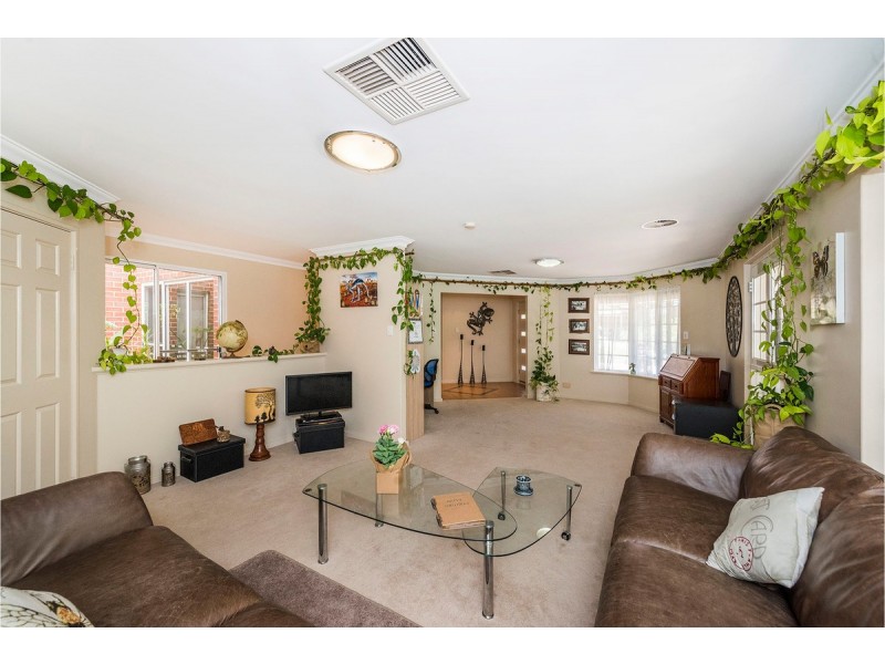 9 Santalum Retreat, Canning Vale WA 6155