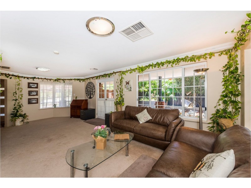 9 Santalum Retreat, Canning Vale WA 6155