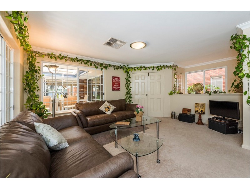 9 Santalum Retreat, Canning Vale WA 6155