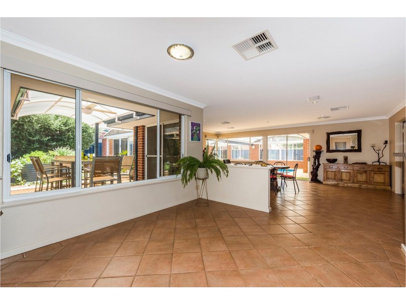 9 Santalum Retreat, Canning Vale WA 6155
