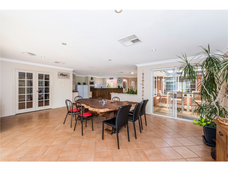 9 Santalum Retreat, Canning Vale WA 6155