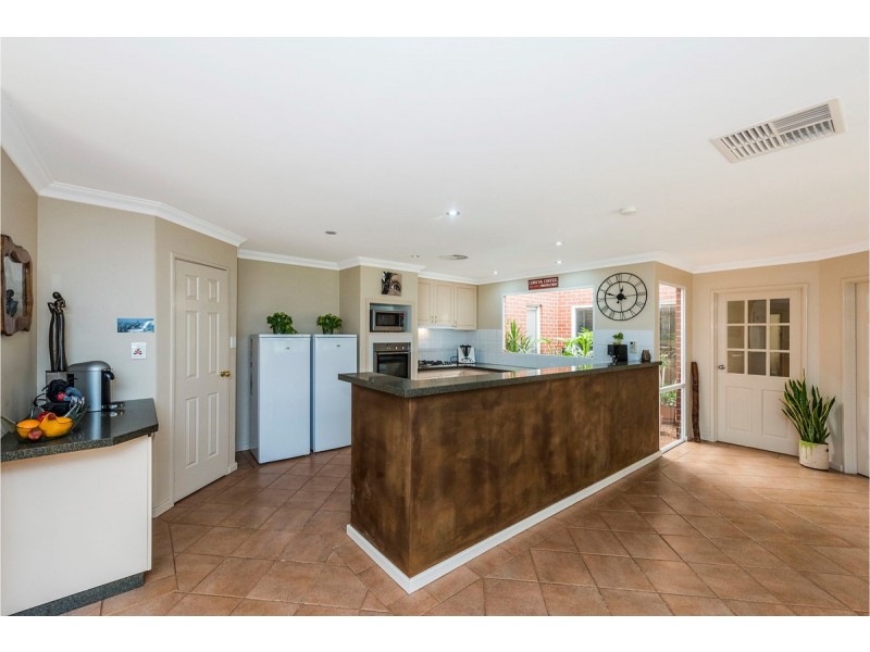 9 Santalum Retreat, Canning Vale WA 6155