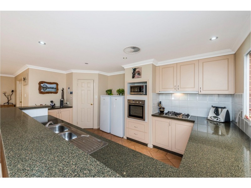 9 Santalum Retreat, Canning Vale WA 6155