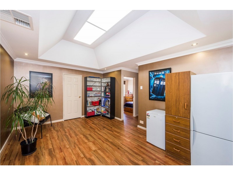 9 Santalum Retreat, Canning Vale WA 6155