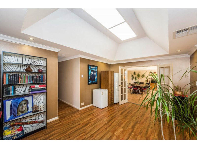 9 Santalum Retreat, Canning Vale WA 6155