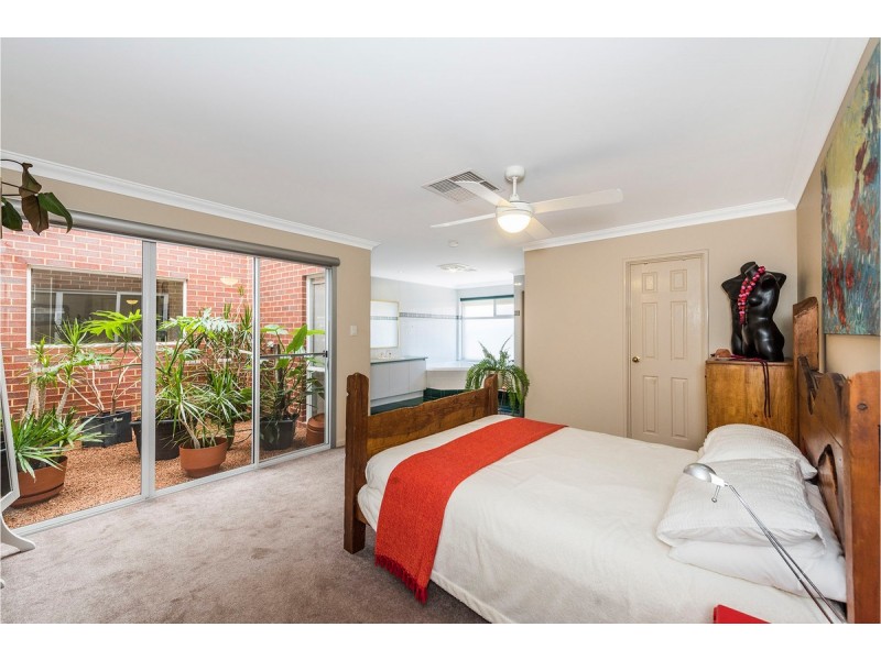 9 Santalum Retreat, Canning Vale WA 6155