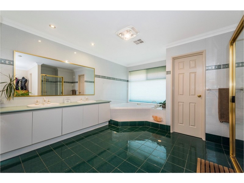 9 Santalum Retreat, Canning Vale WA 6155