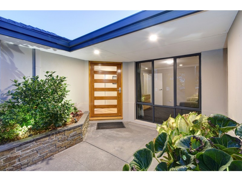 90 Houghton Drive, Carramar WA 6031