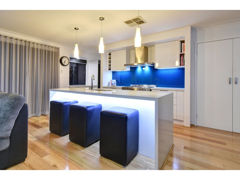 90 Houghton Drive, Carramar WA 6031