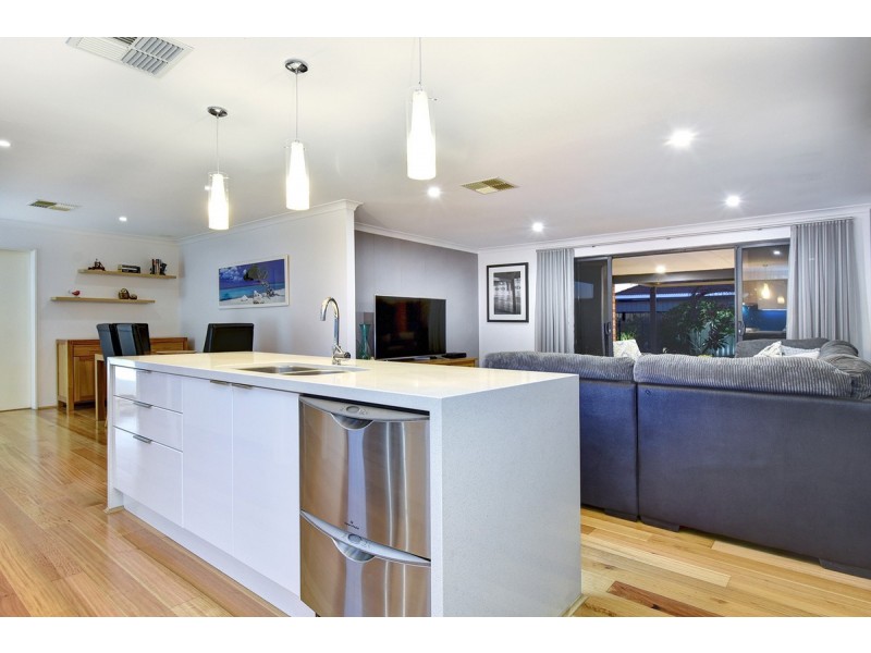 90 Houghton Drive, Carramar WA 6031