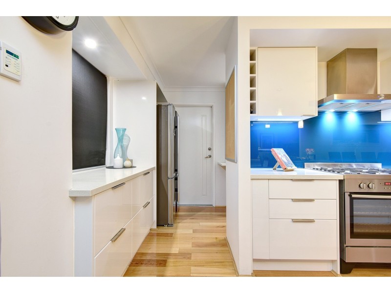 90 Houghton Drive, Carramar WA 6031