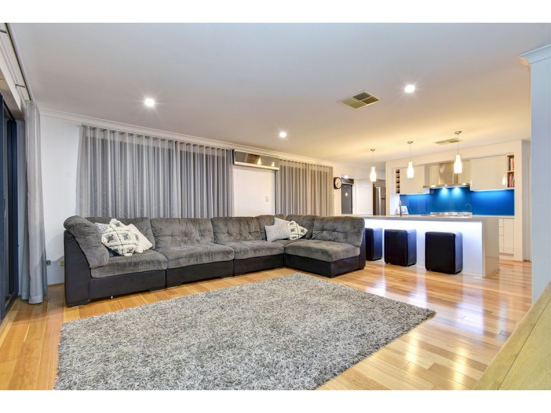 90 Houghton Drive, Carramar WA 6031