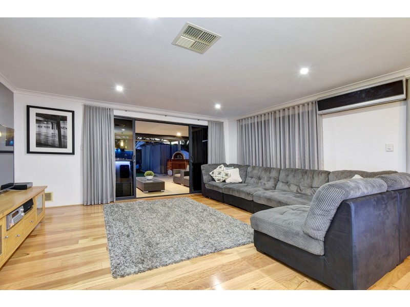 90 Houghton Drive, Carramar WA 6031