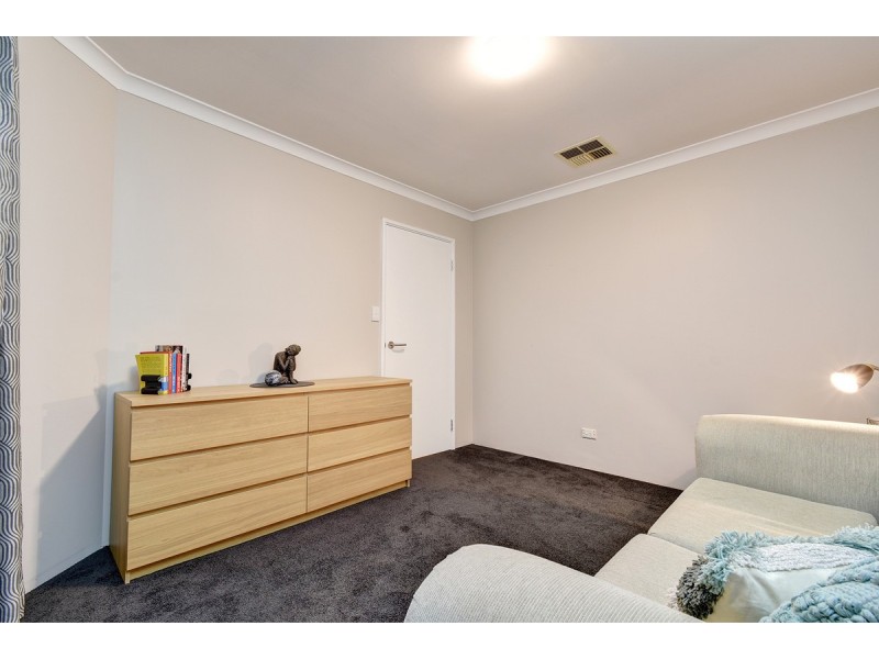 90 Houghton Drive, Carramar WA 6031