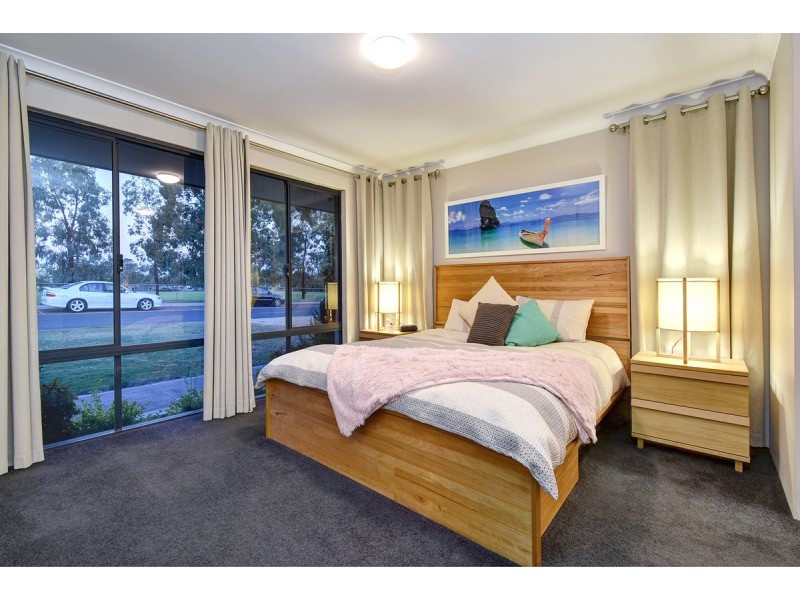 90 Houghton Drive, Carramar WA 6031