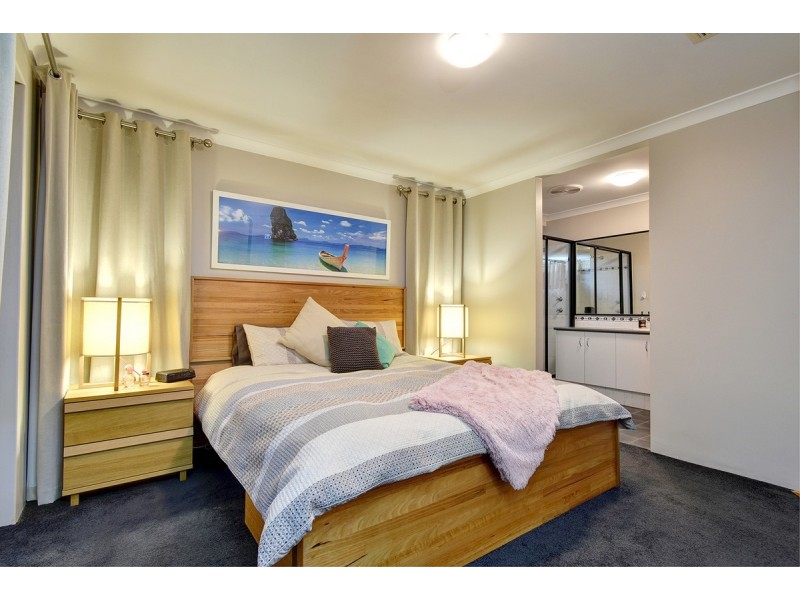 90 Houghton Drive, Carramar WA 6031