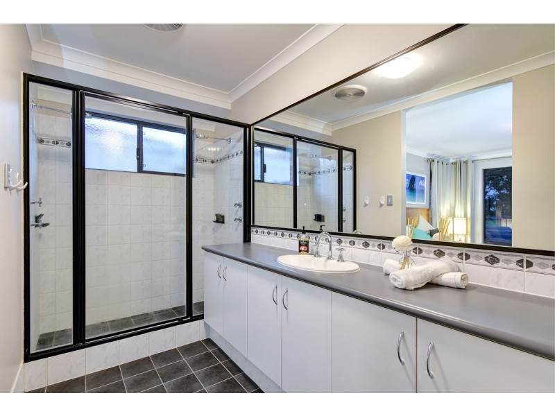 90 Houghton Drive, Carramar WA 6031