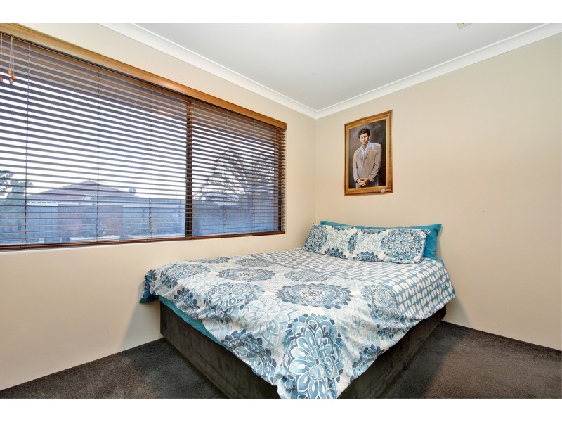 90 Houghton Drive, Carramar WA 6031