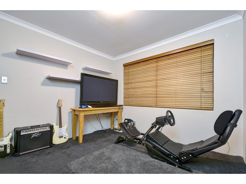 90 Houghton Drive, Carramar WA 6031