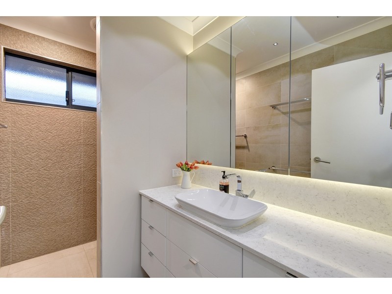 90 Houghton Drive, Carramar WA 6031