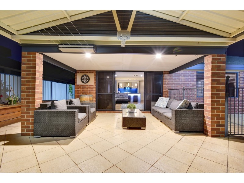 90 Houghton Drive, Carramar WA 6031