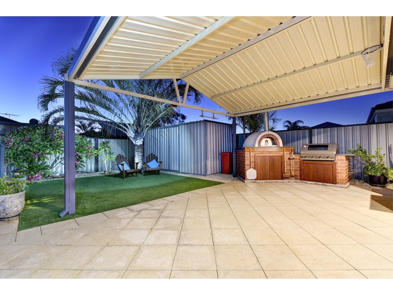 90 Houghton Drive, Carramar WA 6031