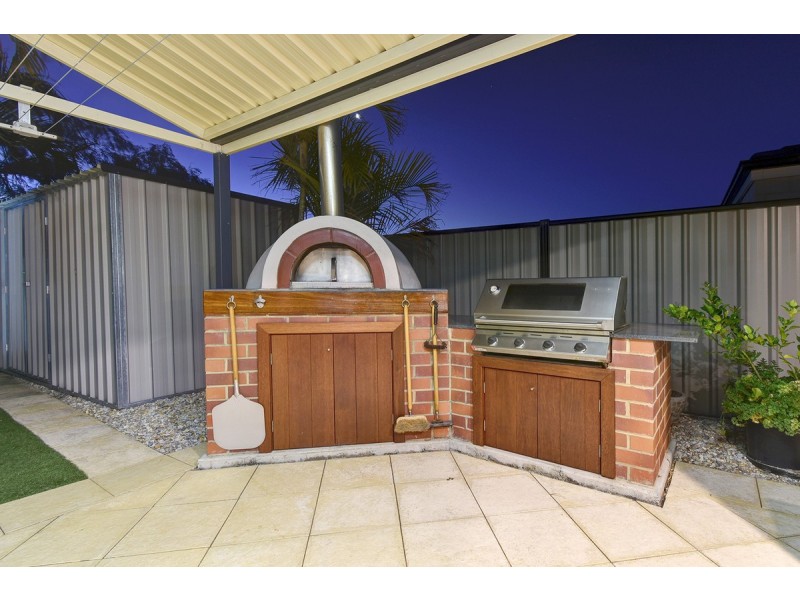 90 Houghton Drive, Carramar WA 6031