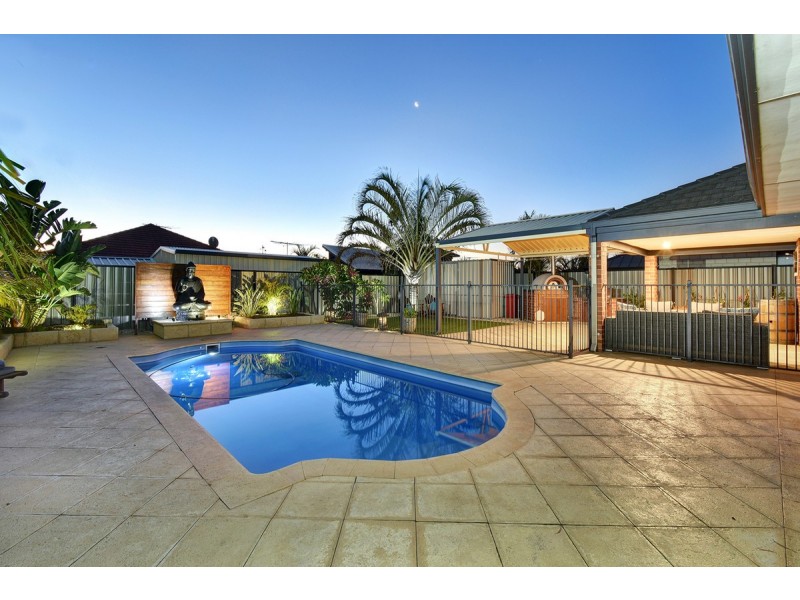 90 Houghton Drive, Carramar WA 6031