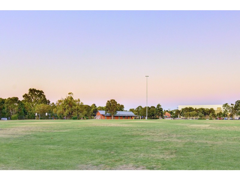 90 Houghton Drive, Carramar WA 6031