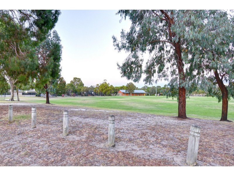 90 Houghton Drive, Carramar WA 6031