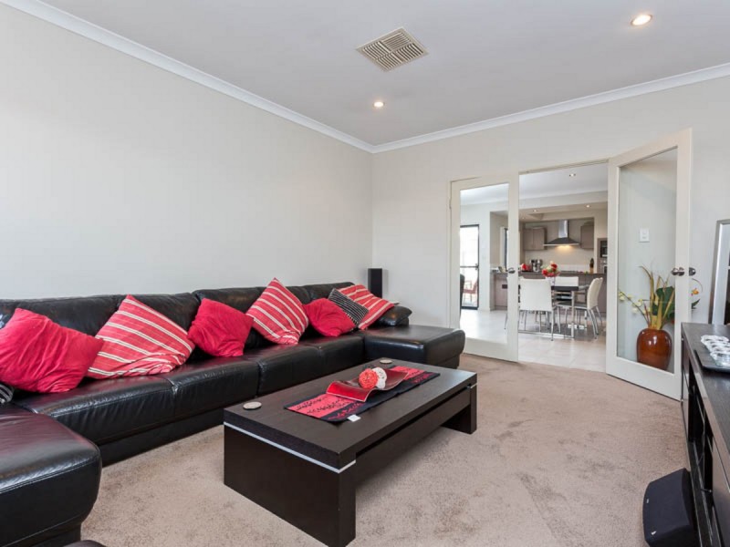 30 Camden Boulevard, Aubin Grove WA 6164