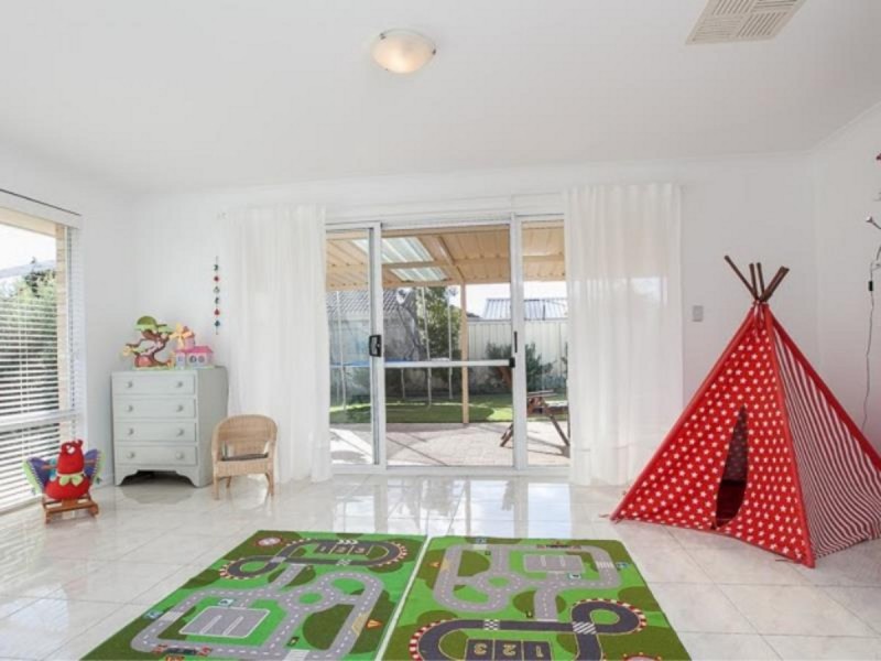 31 Salton Street, Secret Harbour WA 6173