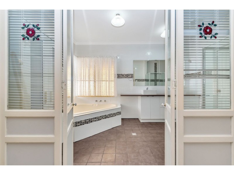 8 Lazenby Avenue, Ravenswood WA 6208