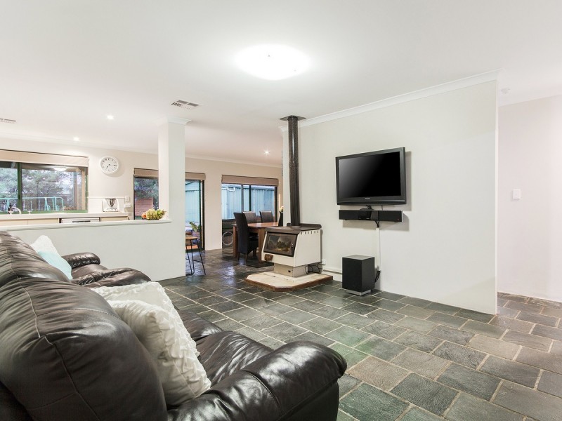 26 Trenant Gardens, Golden Bay WA 6174