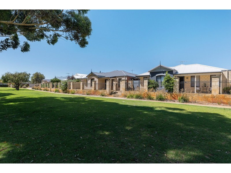 5 Village Lane, Success WA 6164