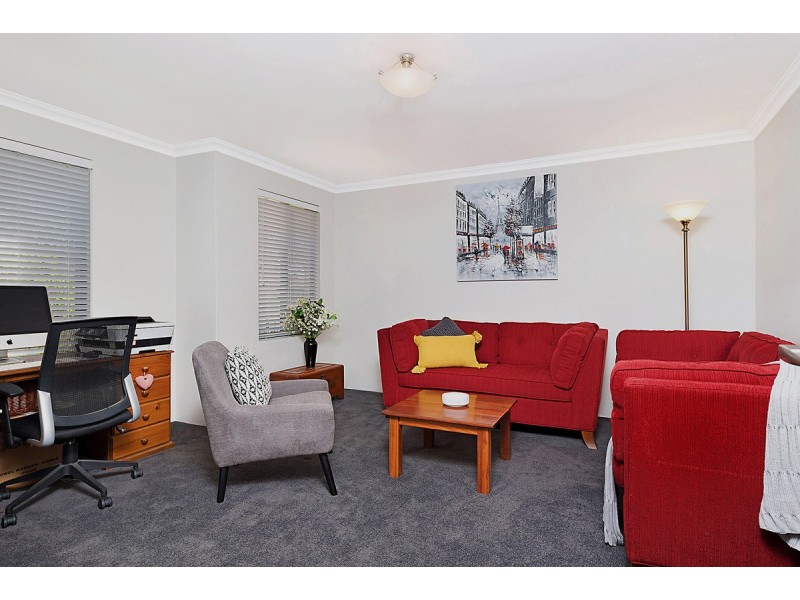 5 Village Lane, Success WA 6164