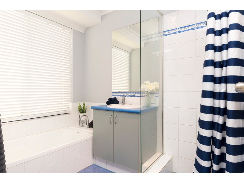 5 Village Lane, Success WA 6164