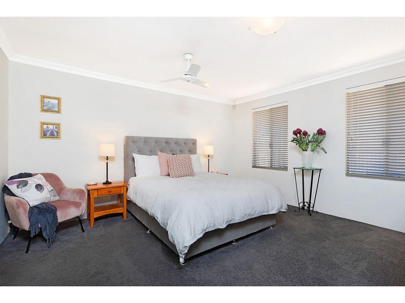 5 Village Lane, Success WA 6164