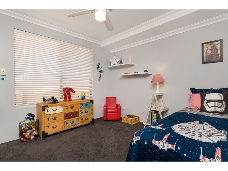 5 Village Lane, Success WA 6164