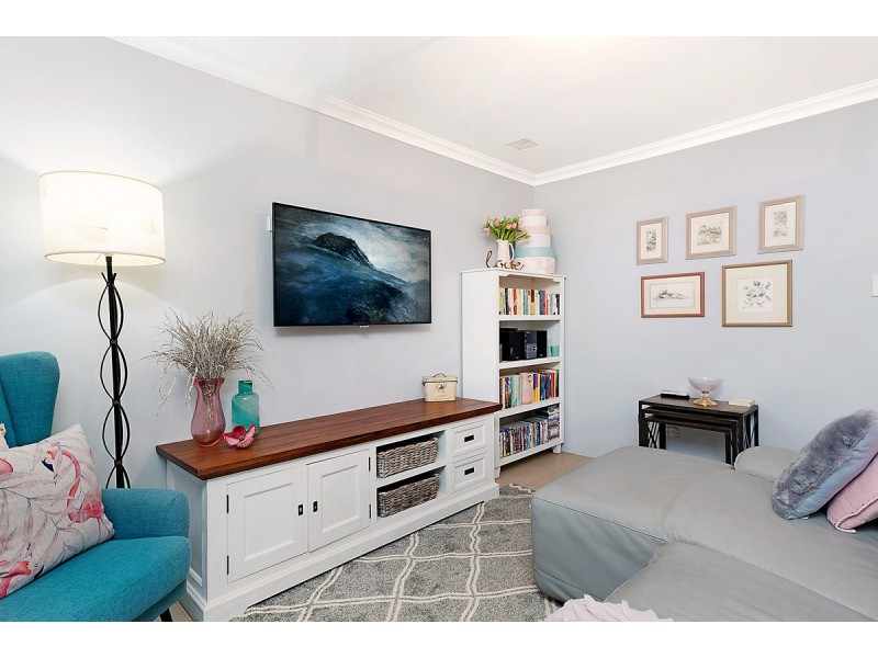 5 Village Lane, Success WA 6164