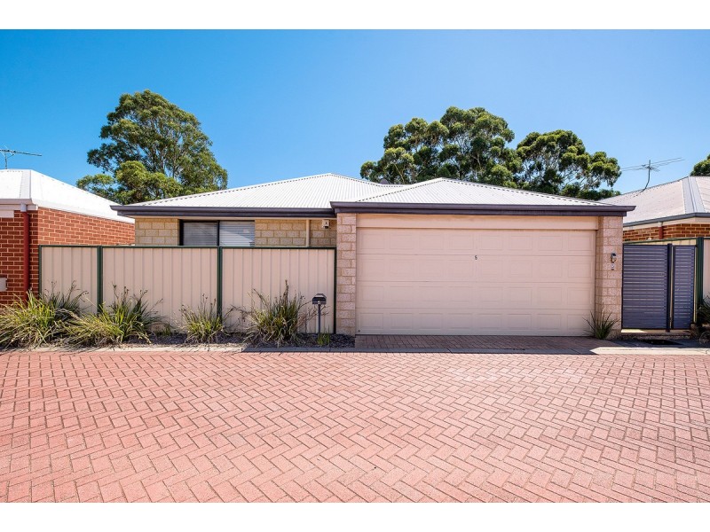 5 Village Lane, Success WA 6164