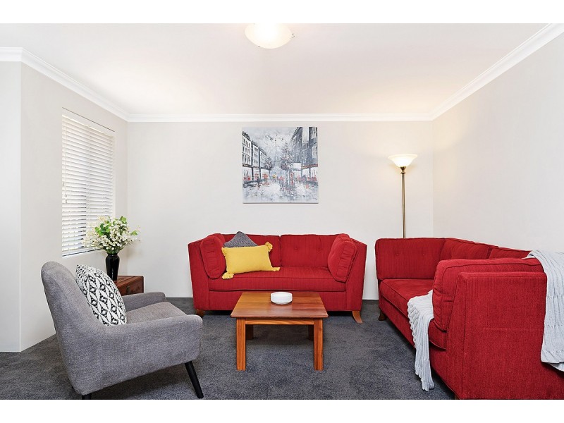 5 Village Lane, Success WA 6164