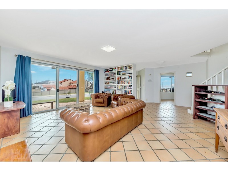 3 Janis Street, Halls Head WA 6210