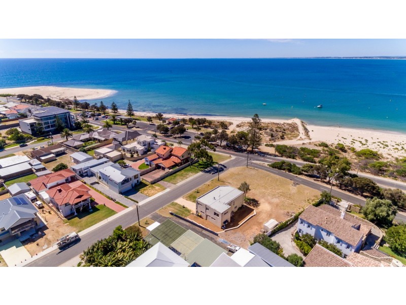 3 Janis Street, Halls Head WA 6210