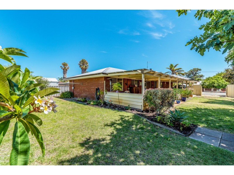 10 Saskatchewan Way, Greenfields WA 6210