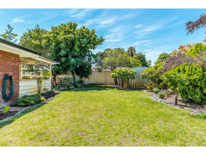 10 Saskatchewan Way, Greenfields WA 6210