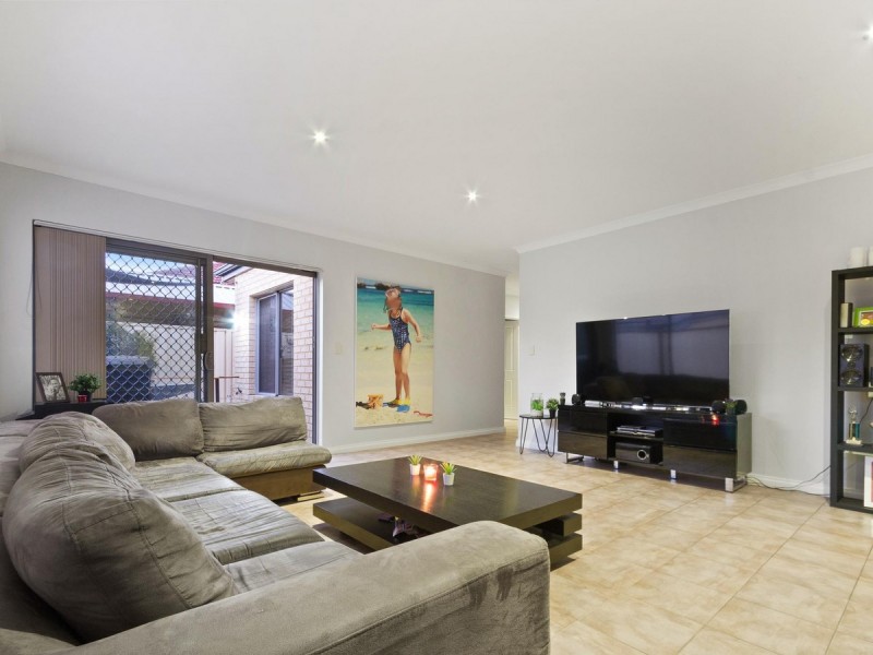 6/32 Gemini Way, Madeley WA 6065