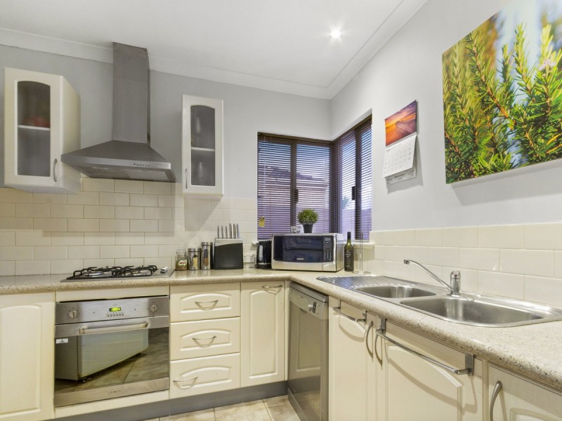 6/32 Gemini Way, Madeley WA 6065